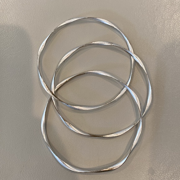 Connected Silver bangles - Picture 3 of 3